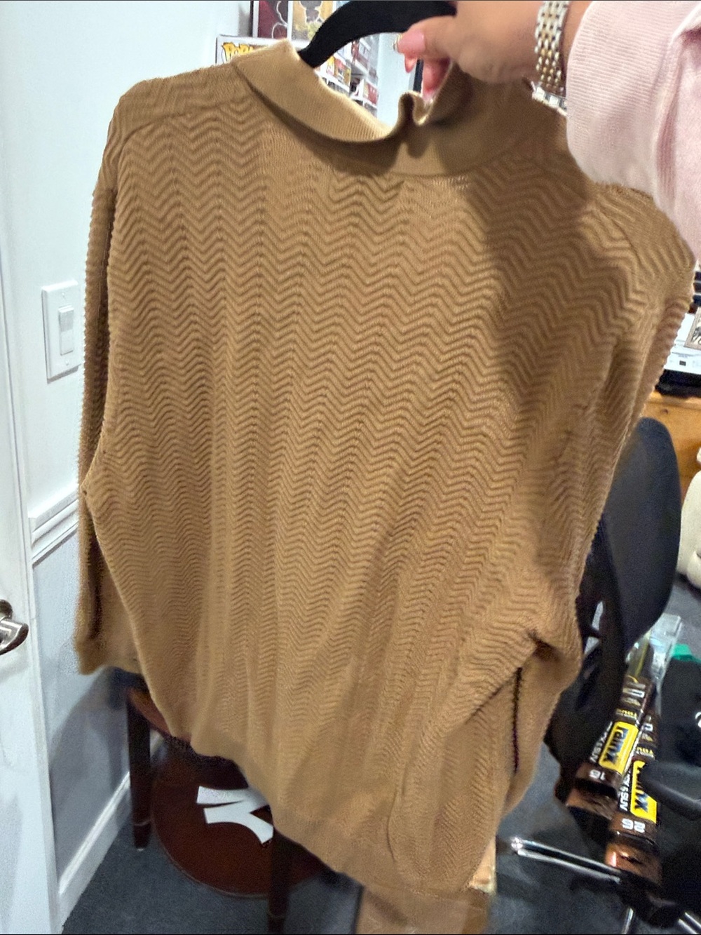 Goodfellow & Co Men’s Camel Chevron V-Neck Polo Sweater - Picture 5 of 5